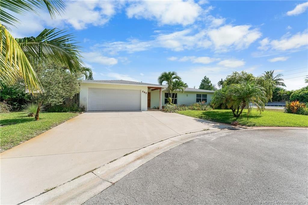 Photo of 689 SE Whitmore Drive, Port Saint Lucie, FL 34984 (MLS # M20044190)