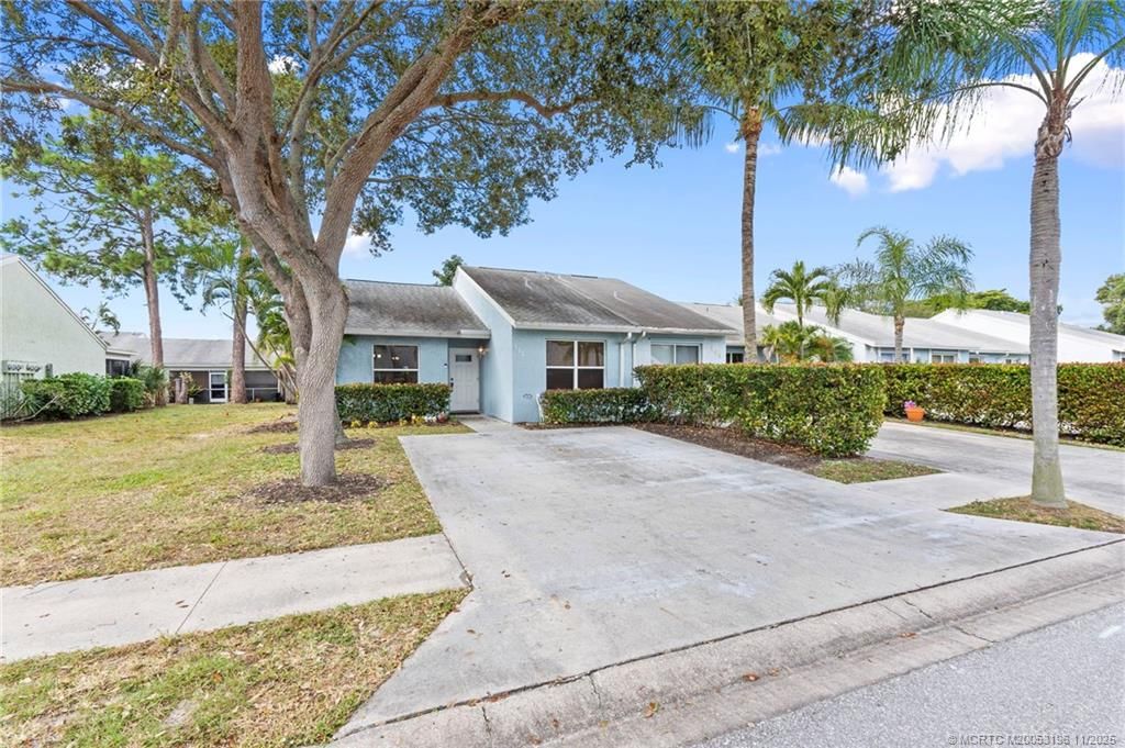 Photo of 111 Oakwood Drive, Jupiter, FL 33458 (MLS # M20053196)