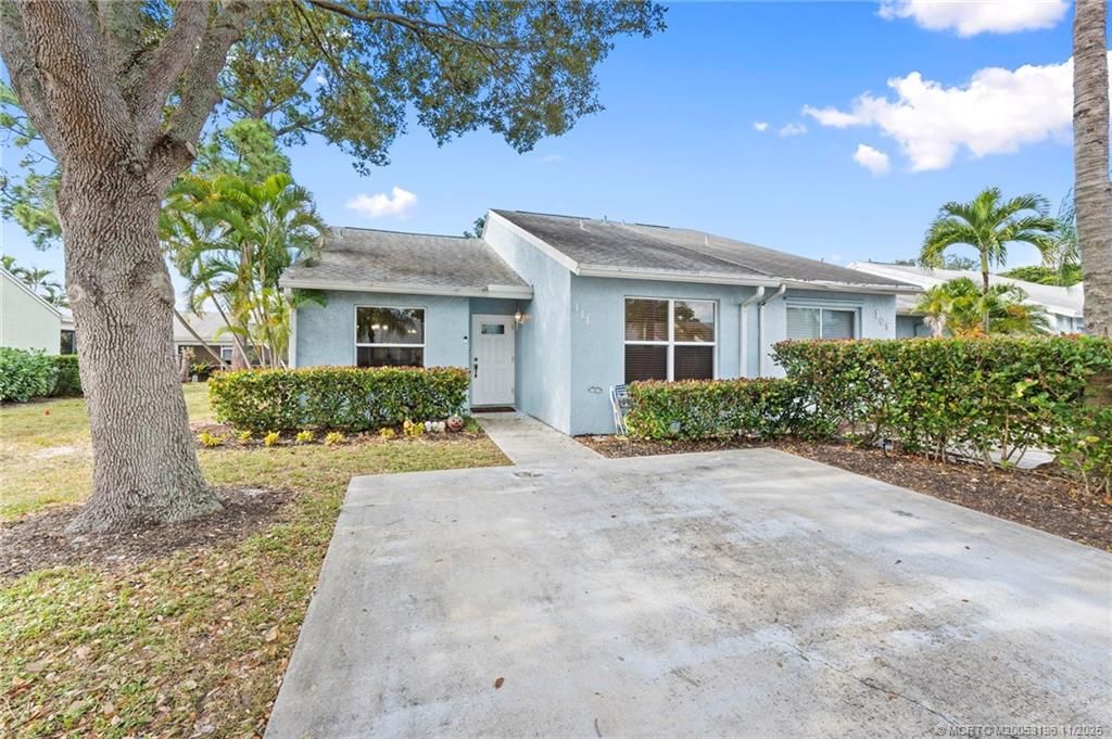 Photo of 111 Oakwood Drive, Jupiter, FL 33458 (MLS # M20053196)