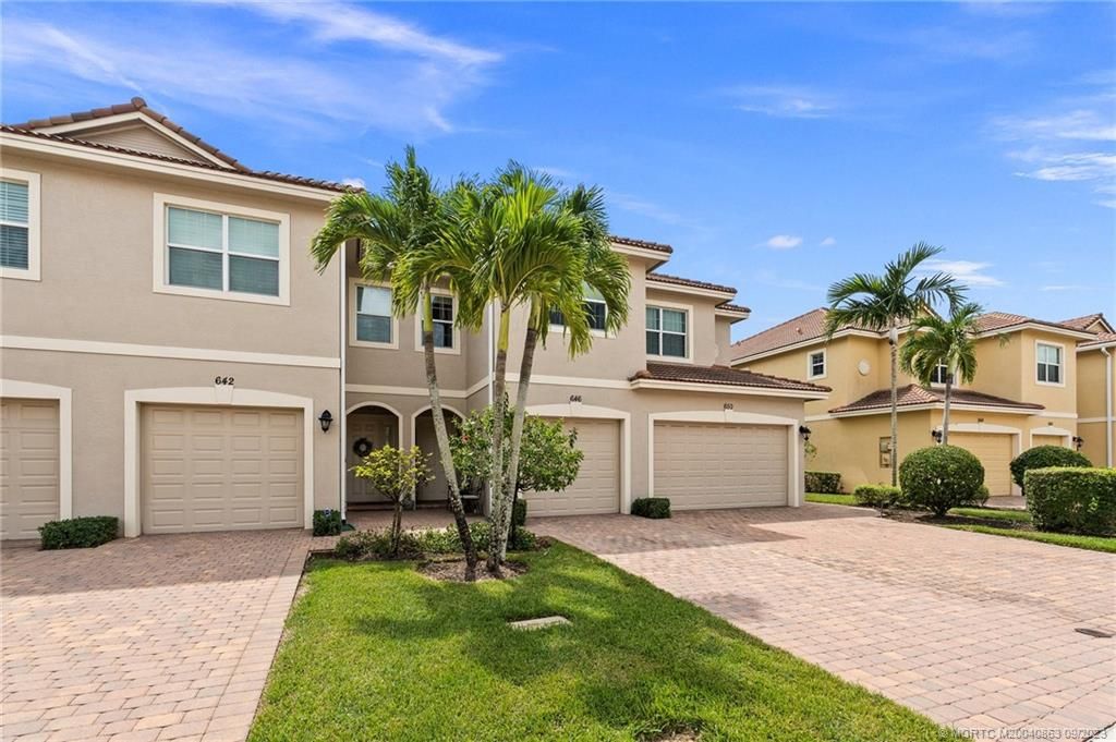 Photo of 646 SW Glen Crest Way, Stuart, FL 34997 (MLS # M20040863)