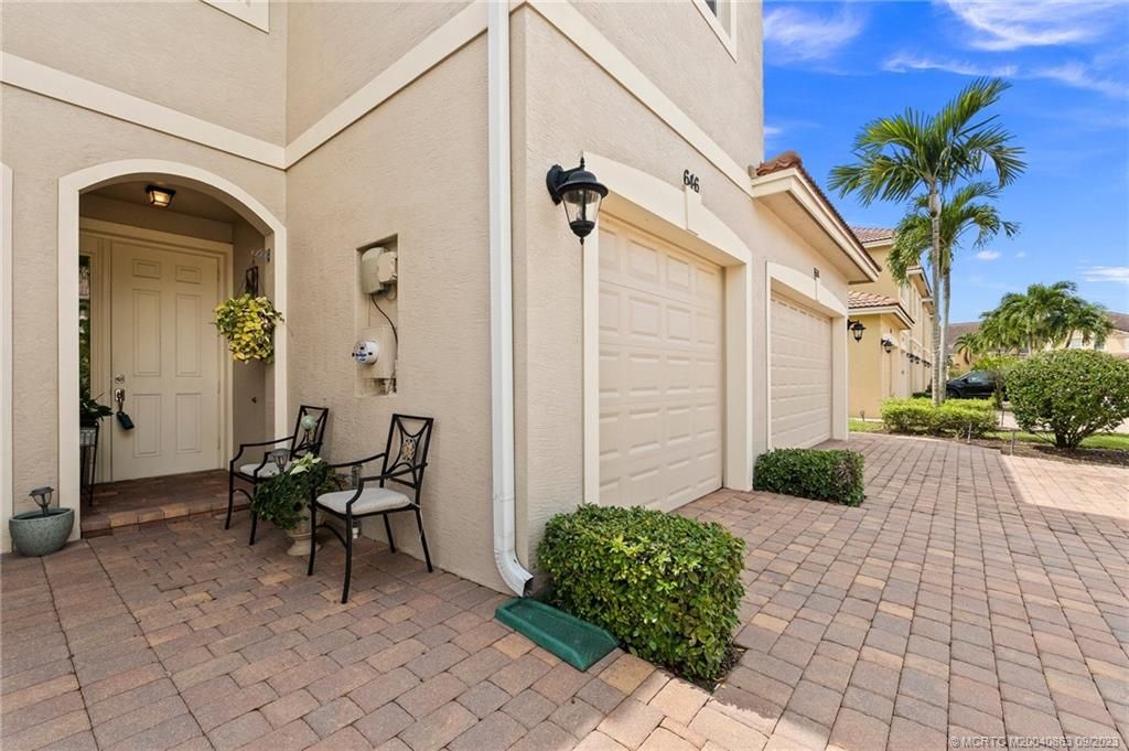 Photo of 646 SW Glen Crest Way, Stuart, FL 34997 (MLS # M20040863)