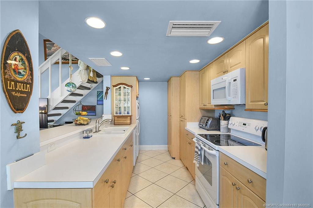 Stuart, Florida 34996, United States, 3 Bedrooms Bedrooms, ,3 BathroomsBathrooms,Residential,Coming Soon,157567