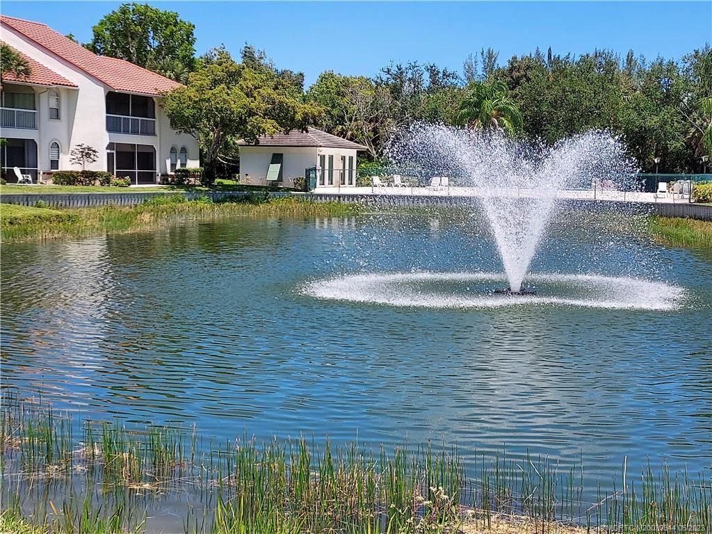 Photo of 124 Cypress Point Drive, Palm Beach Gardens, FL 33418 (MLS # M20039344)