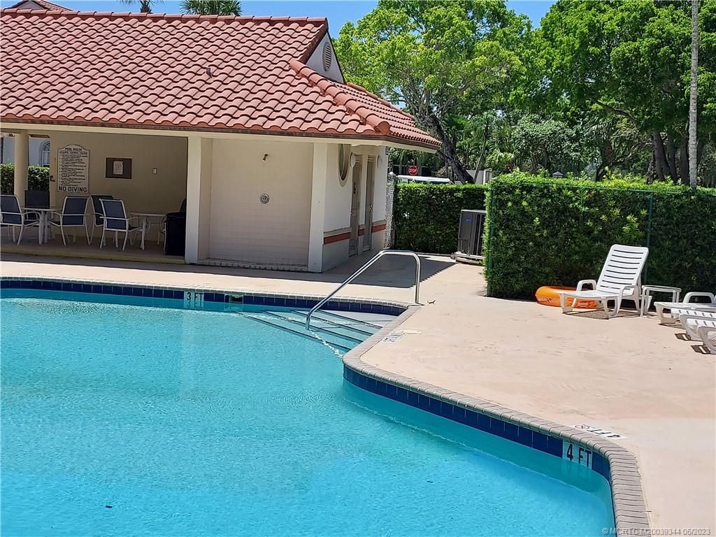 Photo of 124 Cypress Point Drive, Palm Beach Gardens, FL 33418 (MLS # M20039344)