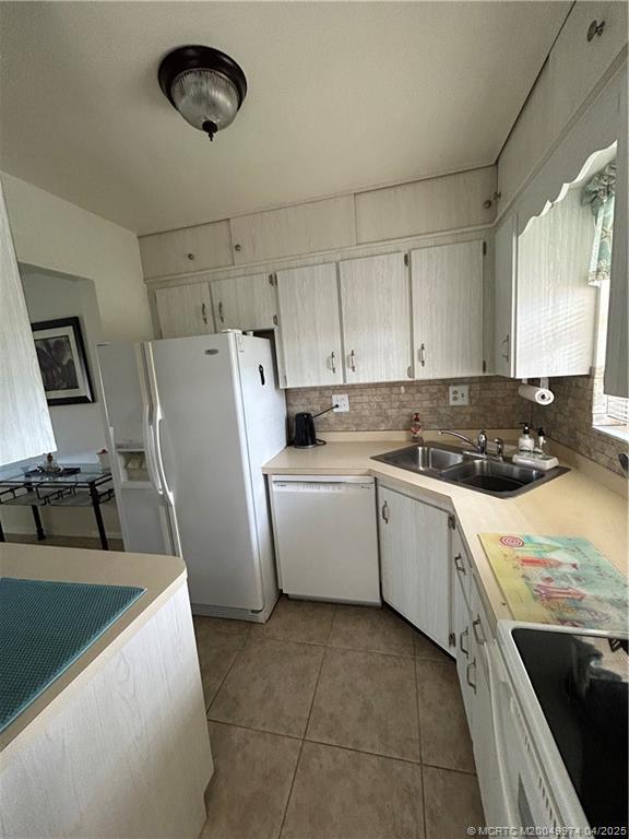 Stuart, Florida 34994, United States, 2 Bedrooms Bedrooms, ,2 BathroomsBathrooms,Residential,Pending,100785