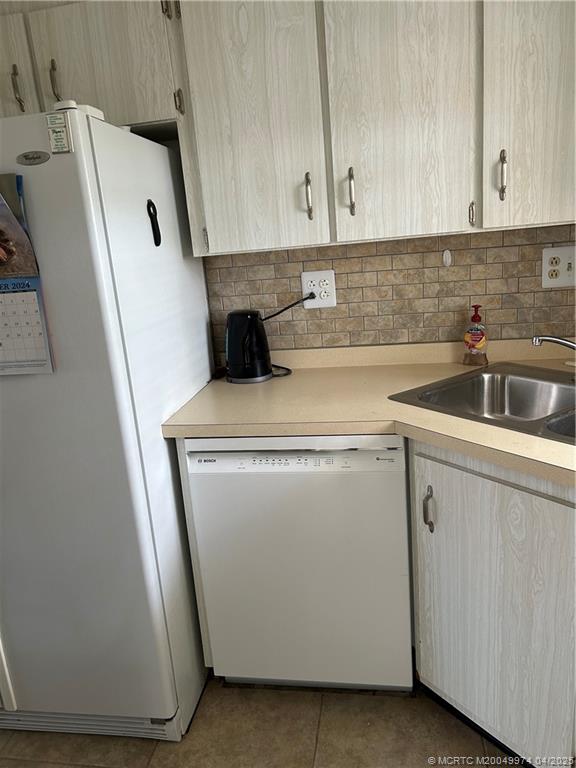 Stuart, Florida 34994, United States, 2 Bedrooms Bedrooms, ,2 BathroomsBathrooms,Residential,Pending,100785