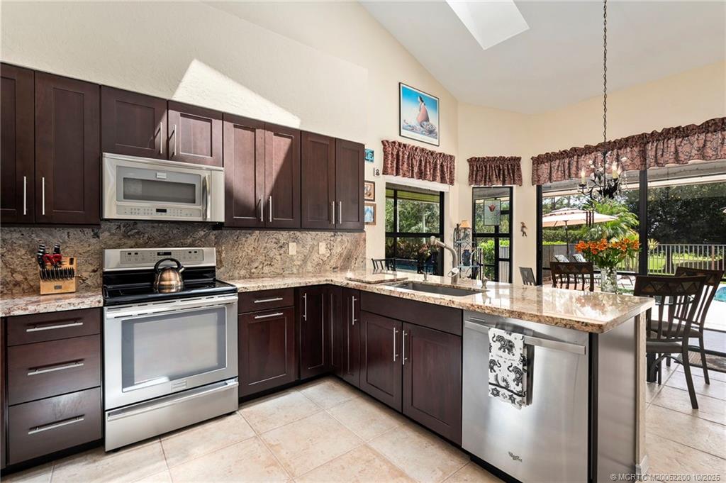 Palm City, Florida 34990, United States, 3 Bedrooms Bedrooms, ,3 BathroomsBathrooms,Residential,Pending,215003