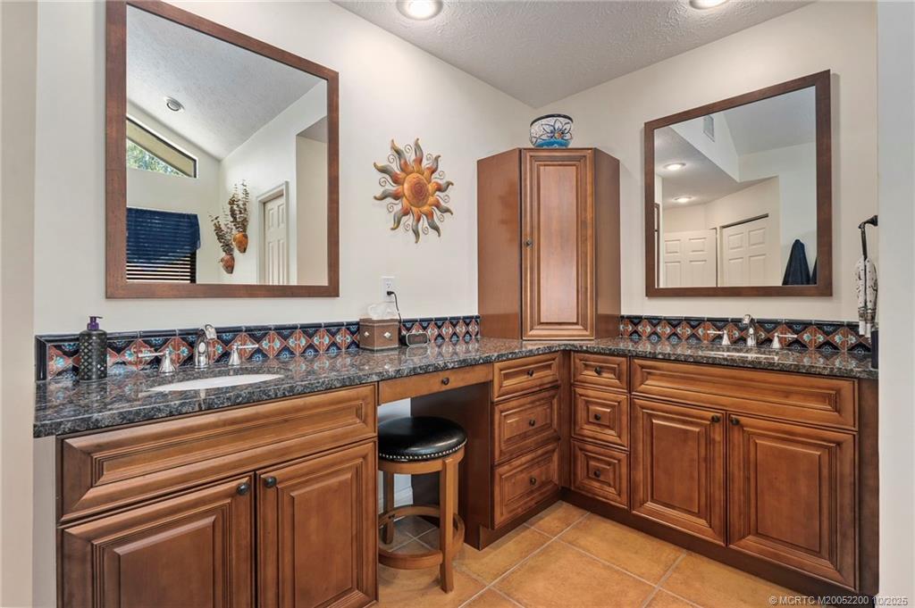 Palm City, Florida 34990, United States, 3 Bedrooms Bedrooms, ,3 BathroomsBathrooms,Residential,Pending,215003