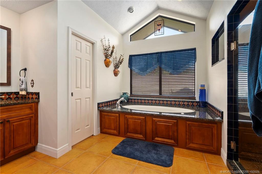 Palm City, Florida 34990, United States, 3 Bedrooms Bedrooms, ,3 BathroomsBathrooms,Residential,Pending,215003