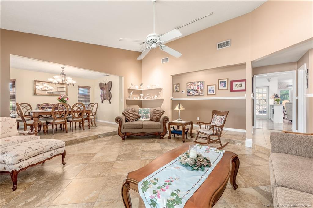 11245 SW Meadowlark Circle