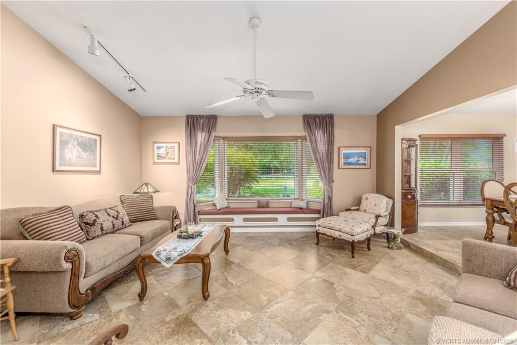 11245 SW Meadowlark Circle