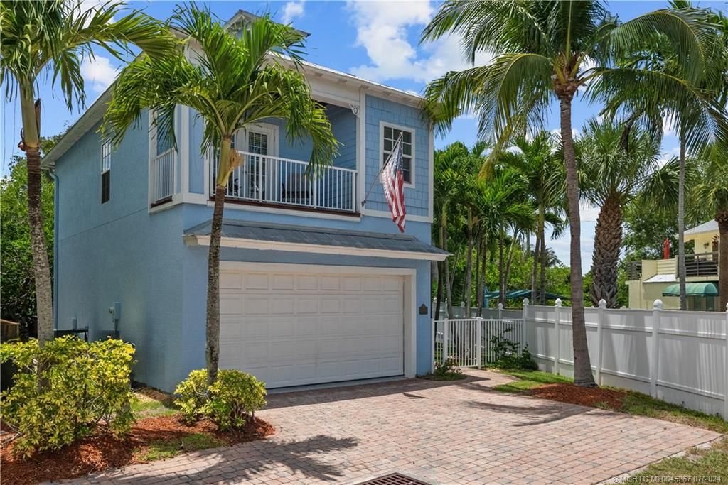 Photo of 504 SW Akron Avenue, Stuart, FL 34994 (MLS # M20045267)