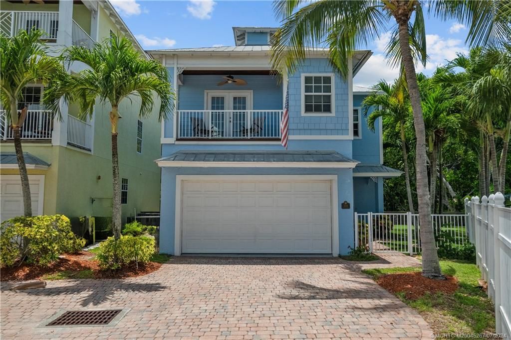 Photo of 504 SW Akron Avenue, Stuart, FL 34994 (MLS # M20045267)