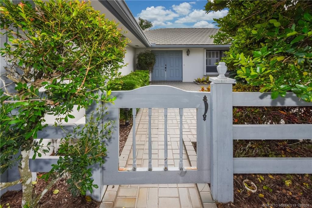 Photo of 4813 SW Aberdeen Circle, Palm City, FL 34990 (MLS # M20047119)