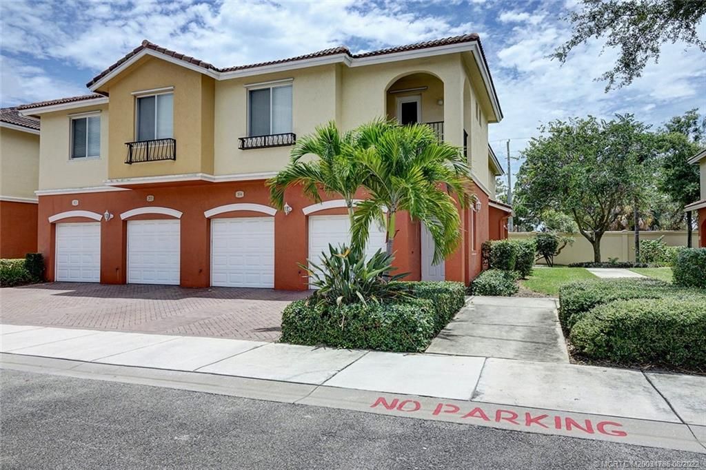 Photo of 49 SE Sedona Circle #104, Stuart, FL 34994 (MLS # M20034786)