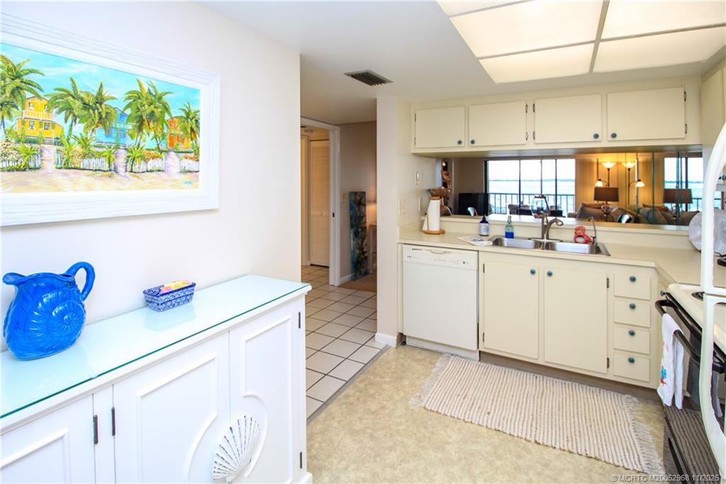 Stuart, Florida 34996, United States, 2 Bedrooms Bedrooms, ,2 BathroomsBathrooms,Residential,Active,241367