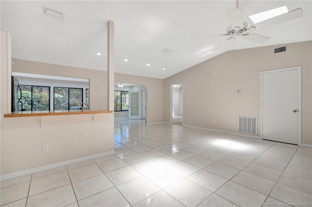 5686 SE Sailfish Way