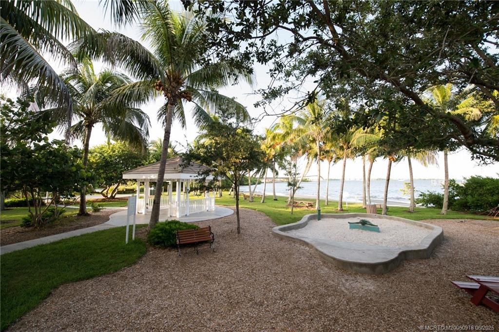 Stuart, Florida 34996, United States, 2 Bedrooms Bedrooms, ,2 BathroomsBathrooms,Residential,Pending,145721