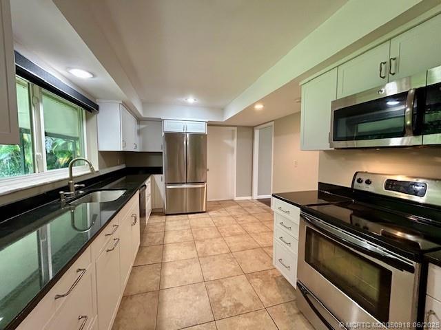 Stuart, Florida 34996, United States, 2 Bedrooms Bedrooms, ,2 BathroomsBathrooms,Residential,Pending,145721