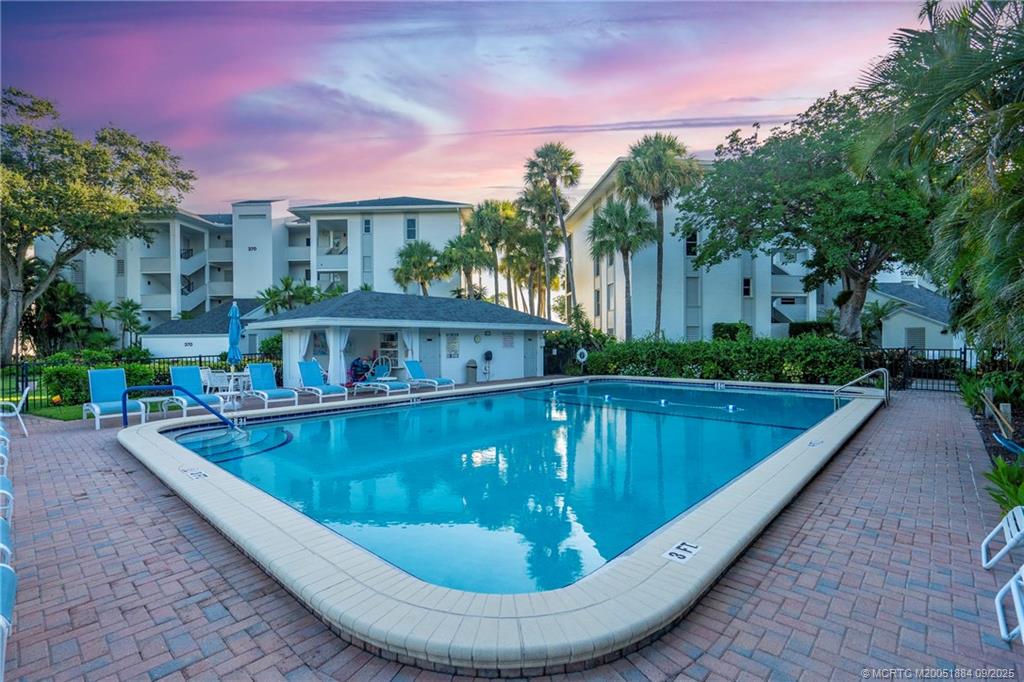 Stuart, Florida 34996, United States, 2 Bedrooms Bedrooms, ,2 BathroomsBathrooms,Residential,Pending,203727