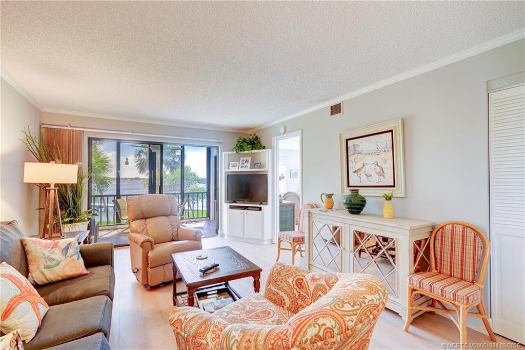 Stuart, Florida 34996, United States, 2 Bedrooms Bedrooms, ,2 BathroomsBathrooms,Residential,Pending,203727