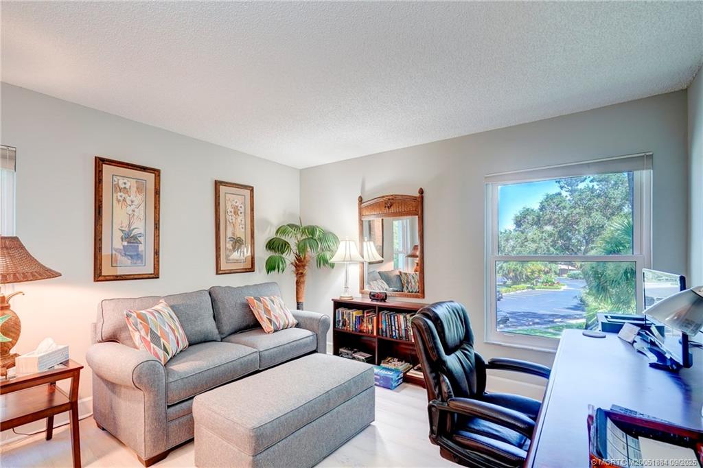 Stuart, Florida 34996, United States, 2 Bedrooms Bedrooms, ,2 BathroomsBathrooms,Residential,Pending,203727