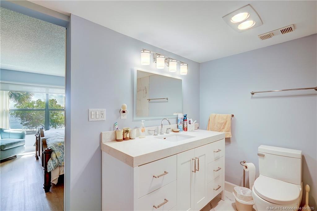 Stuart, Florida 34996, United States, 2 Bedrooms Bedrooms, ,2 BathroomsBathrooms,Residential,Pending,203727