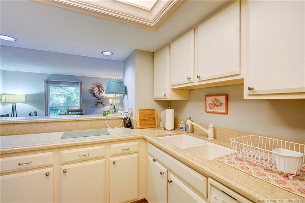 Stuart, Florida 34996, United States, 2 Bedrooms Bedrooms, ,2 BathroomsBathrooms,Residential,Pending,203727