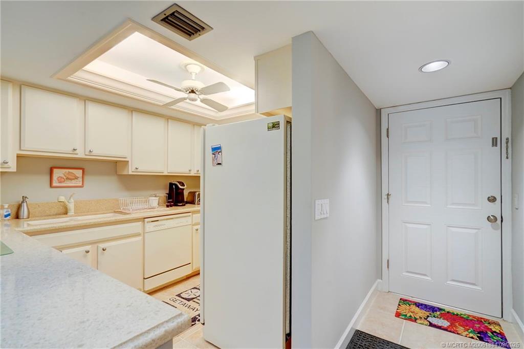 Stuart, Florida 34996, United States, 2 Bedrooms Bedrooms, ,2 BathroomsBathrooms,Residential,Pending,203727