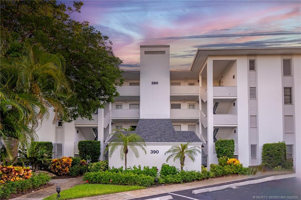 Stuart, Florida 34996, United States, 2 Bedrooms Bedrooms, ,2 BathroomsBathrooms,Residential,Pending,203727