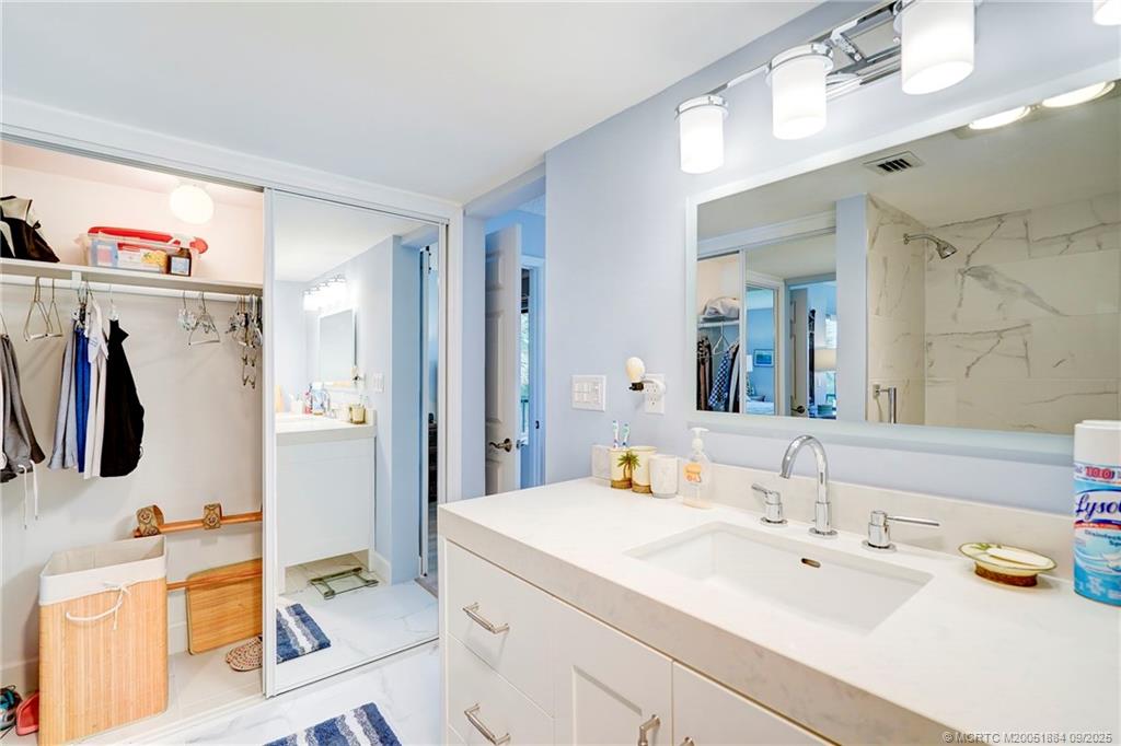 Stuart, Florida 34996, United States, 2 Bedrooms Bedrooms, ,2 BathroomsBathrooms,Residential,Pending,203727