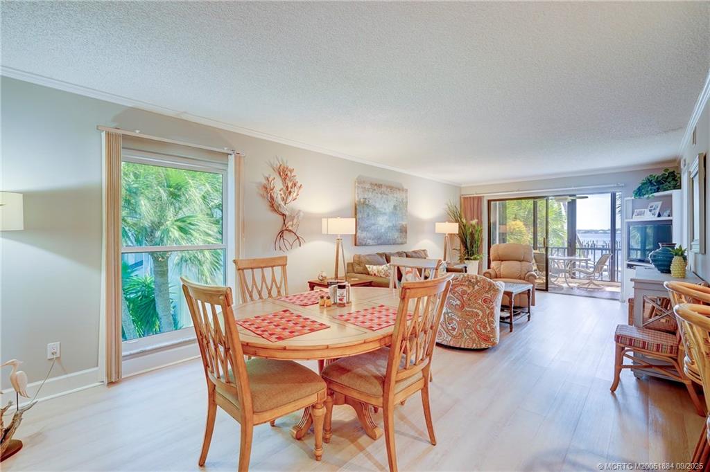 Stuart, Florida 34996, United States, 2 Bedrooms Bedrooms, ,2 BathroomsBathrooms,Residential,Pending,203727