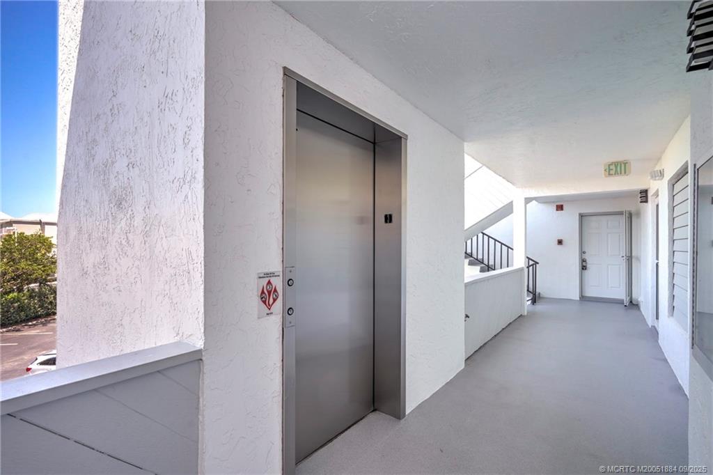 Stuart, Florida 34996, United States, 2 Bedrooms Bedrooms, ,2 BathroomsBathrooms,Residential,Pending,203727