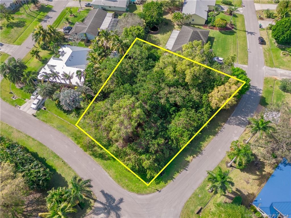 Photo of 514 SE Berry Avenue, Port Saint Lucie, FL 34984 (MLS # M20043170)