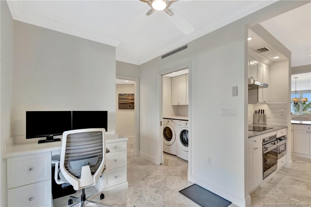 Stuart, Florida 34996, United States, 3 Bedrooms Bedrooms, ,3 BathroomsBathrooms,Residential,Pending,110942