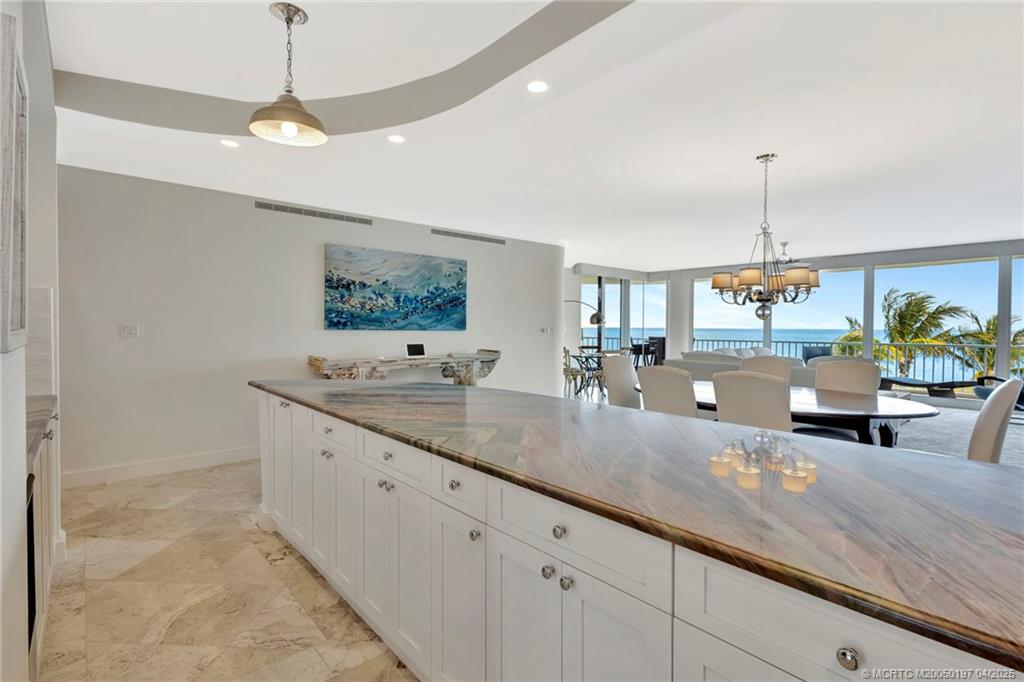 Stuart, Florida 34996, United States, 3 Bedrooms Bedrooms, ,3 BathroomsBathrooms,Residential,Pending,110942