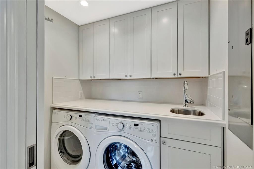 Stuart, Florida 34996, United States, 3 Bedrooms Bedrooms, ,3 BathroomsBathrooms,Residential,Pending,110942