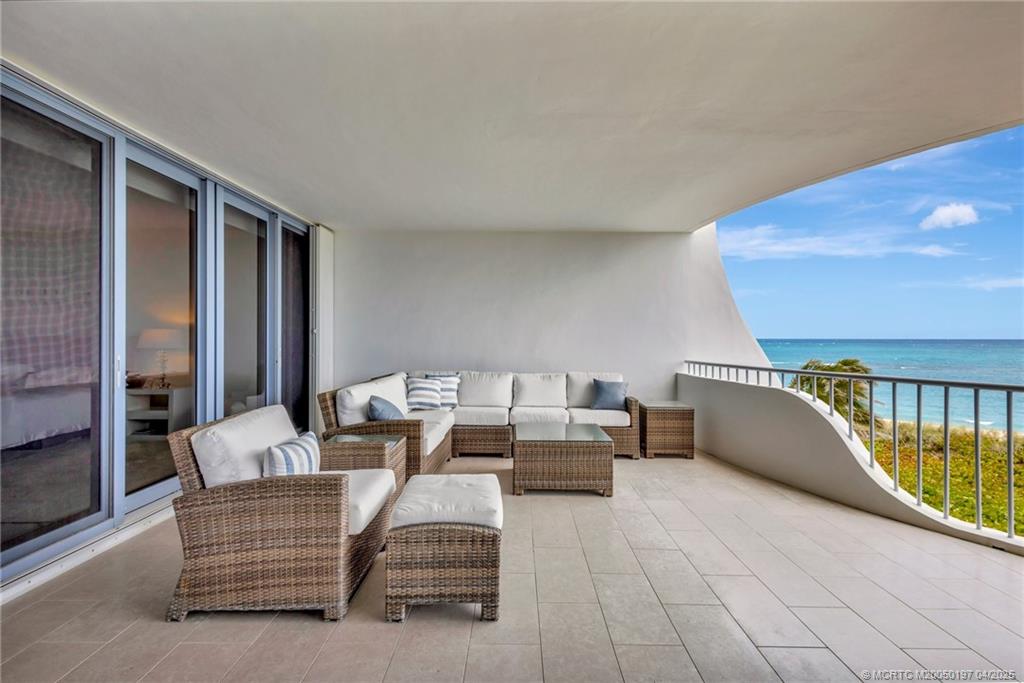 Stuart, Florida 34996, United States, 3 Bedrooms Bedrooms, ,3 BathroomsBathrooms,Residential,Pending,110942