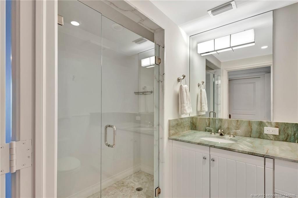 Stuart, Florida 34996, United States, 3 Bedrooms Bedrooms, ,3 BathroomsBathrooms,Residential,Pending,110942