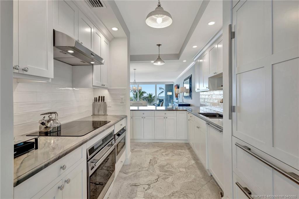 Stuart, Florida 34996, United States, 3 Bedrooms Bedrooms, ,3 BathroomsBathrooms,Residential,Pending,110942