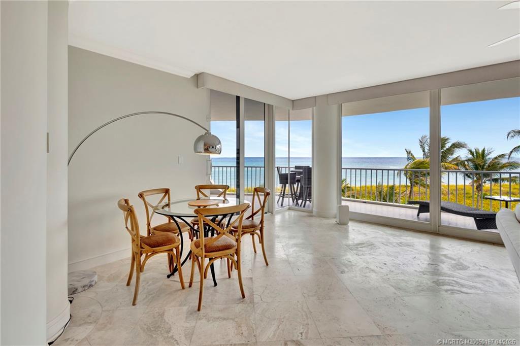 Stuart, Florida 34996, United States, 3 Bedrooms Bedrooms, ,3 BathroomsBathrooms,Residential,Pending,110942