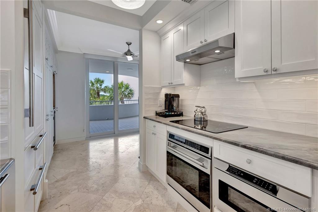 Stuart, Florida 34996, United States, 3 Bedrooms Bedrooms, ,3 BathroomsBathrooms,Residential,Pending,110942