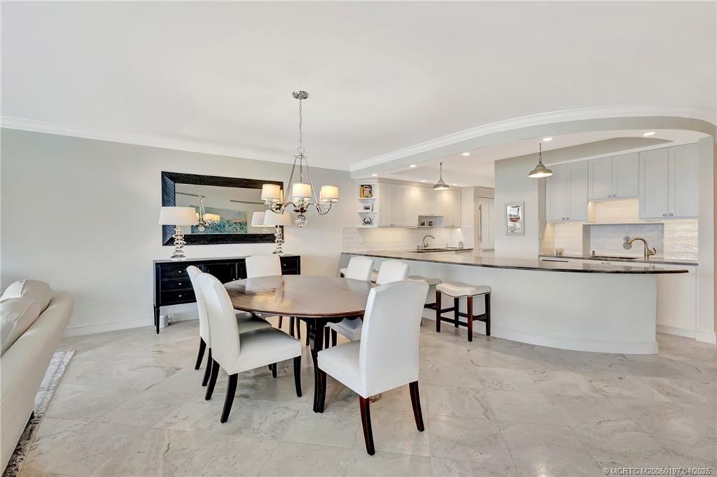 Stuart, Florida 34996, United States, 3 Bedrooms Bedrooms, ,3 BathroomsBathrooms,Residential,Pending,110942