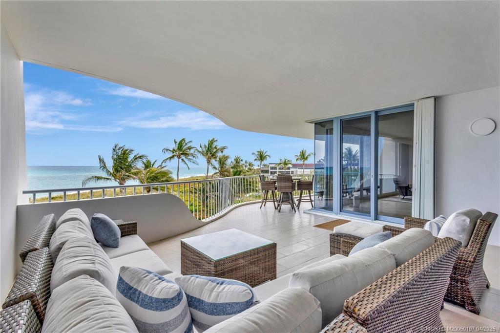 Stuart, Florida 34996, United States, 3 Bedrooms Bedrooms, ,3 BathroomsBathrooms,Residential,Pending,110942