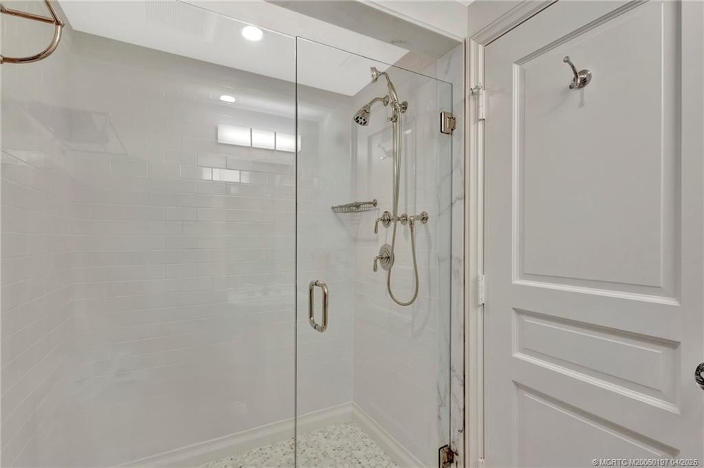 Stuart, Florida 34996, United States, 3 Bedrooms Bedrooms, ,3 BathroomsBathrooms,Residential,Pending,110942