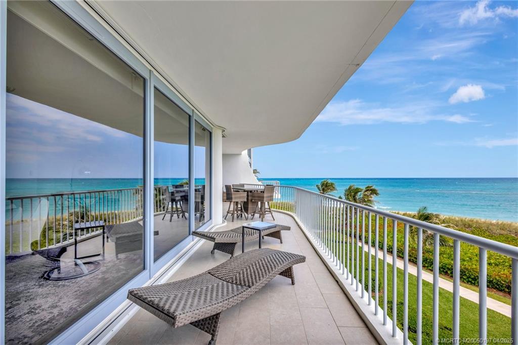 Stuart, Florida 34996, United States, 3 Bedrooms Bedrooms, ,3 BathroomsBathrooms,Residential,Pending,110942