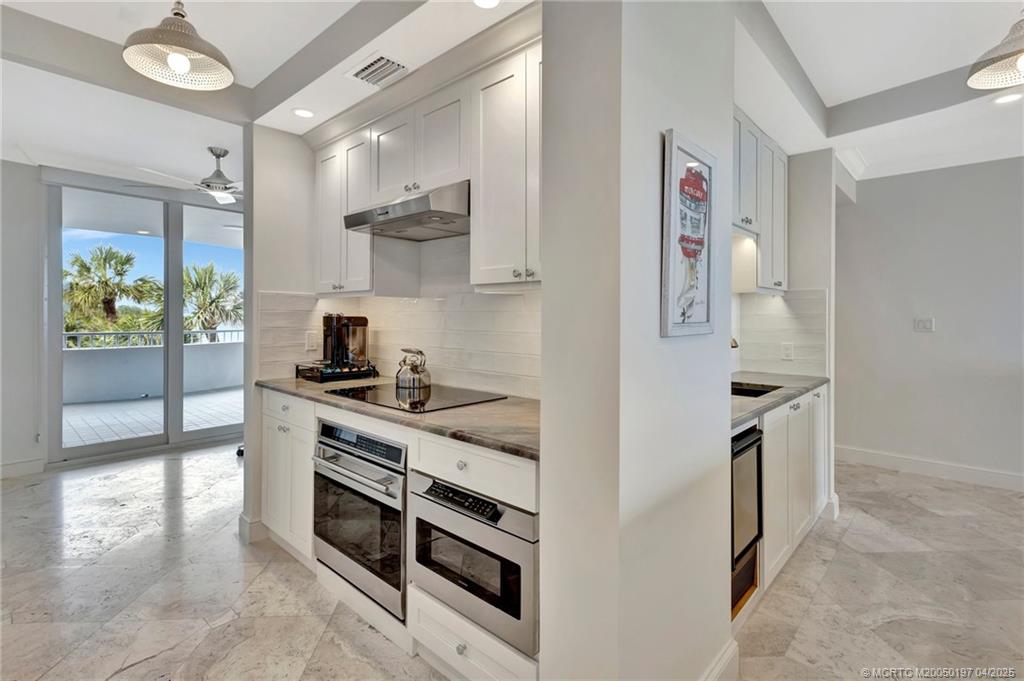 Stuart, Florida 34996, United States, 3 Bedrooms Bedrooms, ,3 BathroomsBathrooms,Residential,Pending,110942