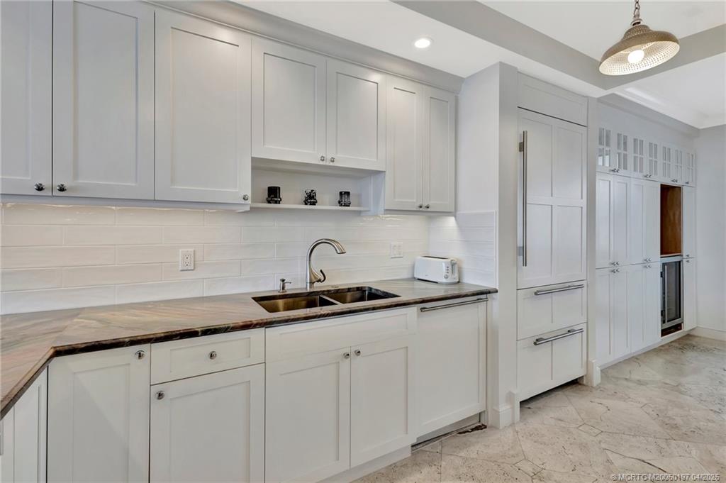 Stuart, Florida 34996, United States, 3 Bedrooms Bedrooms, ,3 BathroomsBathrooms,Residential,Pending,110942