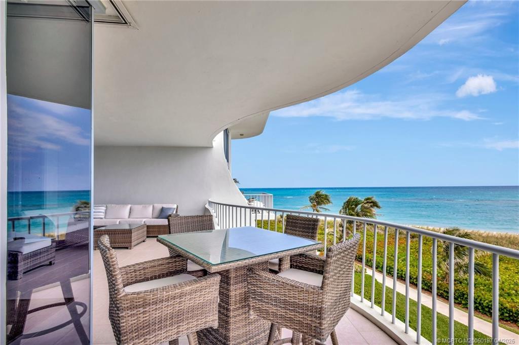 Stuart, Florida 34996, United States, 3 Bedrooms Bedrooms, ,3 BathroomsBathrooms,Residential,Pending,110942