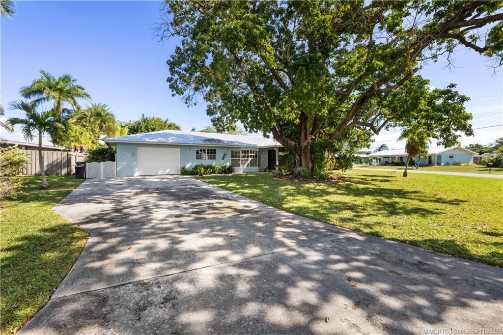 Photo of 477 SE Seabreeze Lane, Port Saint Lucie, FL 34983 (MLS # M20053053)